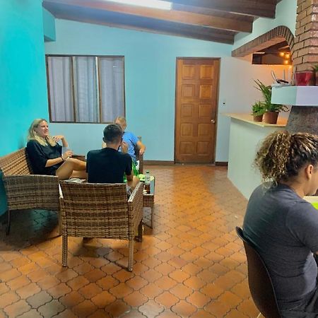 Global House Cr Hostel Backpackers Alajuela Habitacion Compartida 2 Camas Por Habitacion المظهر الخارجي الصورة