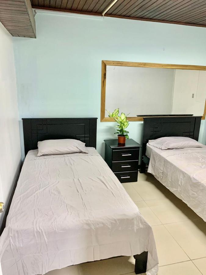 Global House Cr Hostel Backpackers Alajuela Habitacion Compartida 2 Camas Por Habitacion المظهر الخارجي الصورة