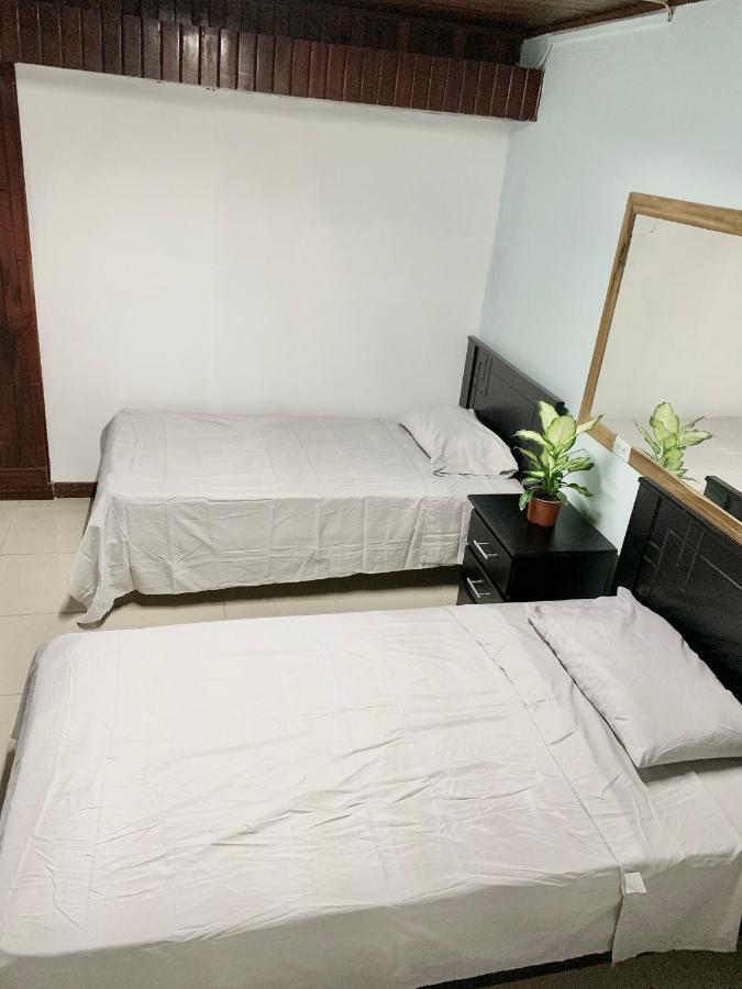 Global House Cr Hostel Backpackers Alajuela Habitacion Compartida 2 Camas Por Habitacion المظهر الخارجي الصورة